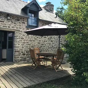 Maisonnette Au Pied Du Dol Hébergement de vacances